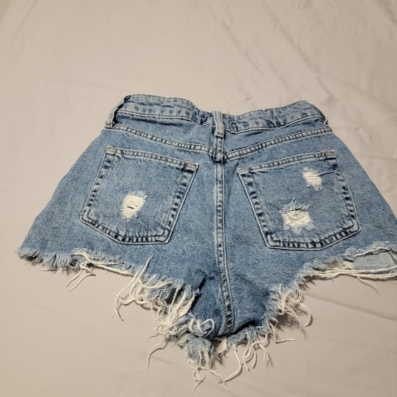 Forever 21 Distressed Cutoff Shorts Size 25 - Picture 2 of 4